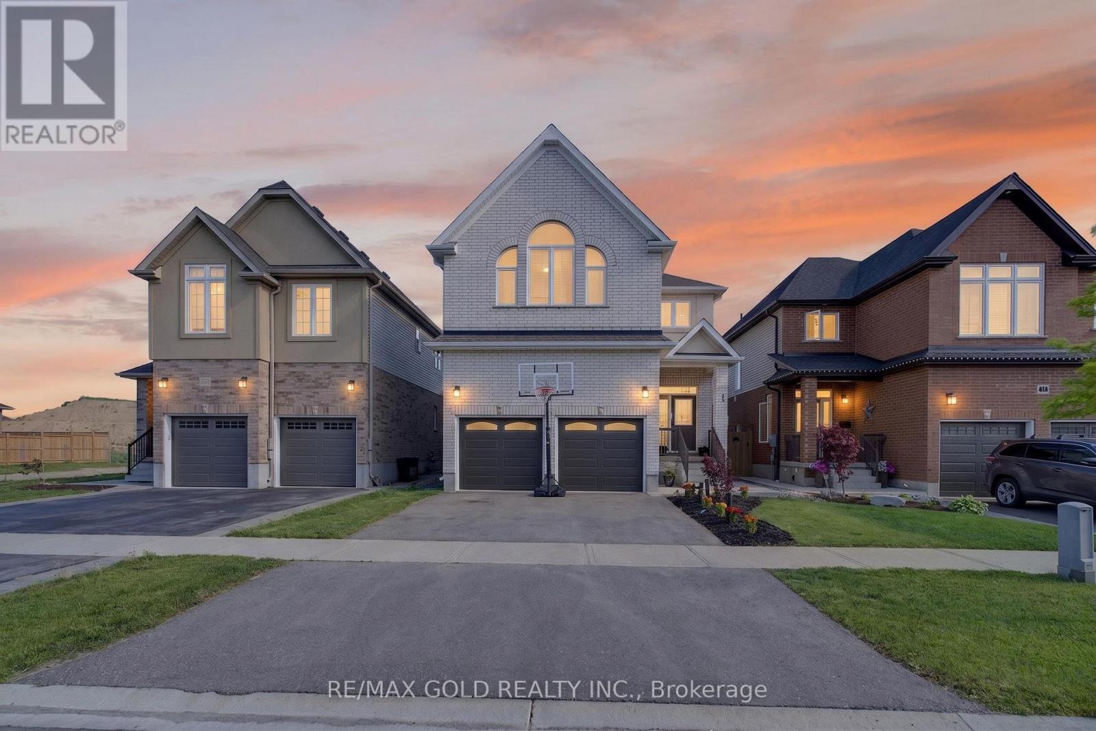 Detached at 105 ARLINGTON PARKWAY N, Brant (Paris)