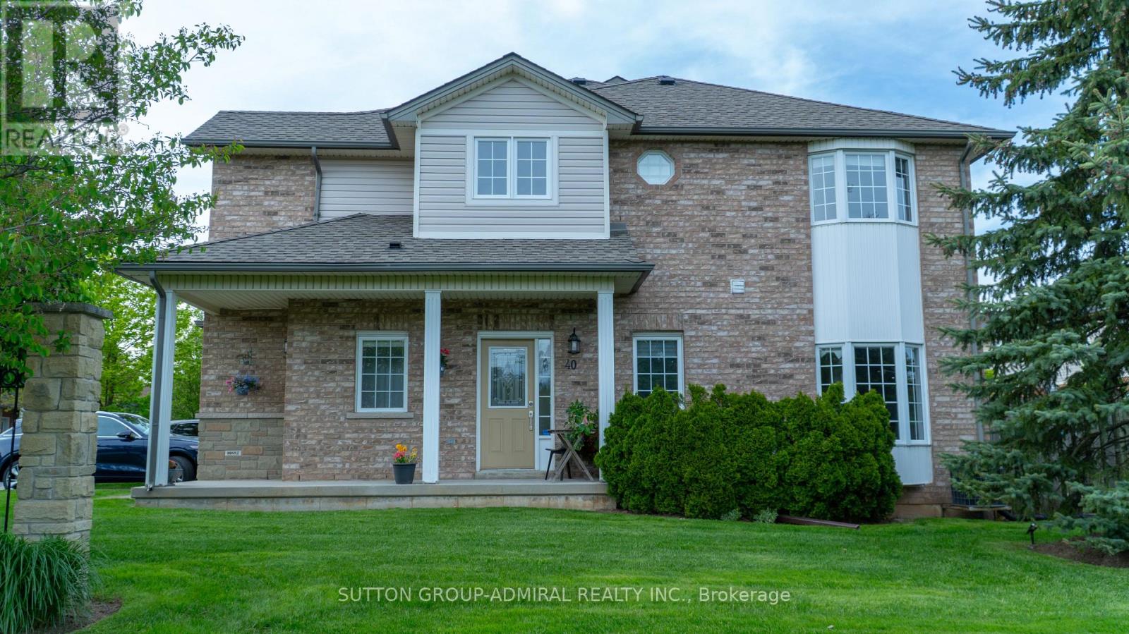 Townhouse at 40 - 232 STONEHENGE DRIVE, Hamilton (Ancaster)