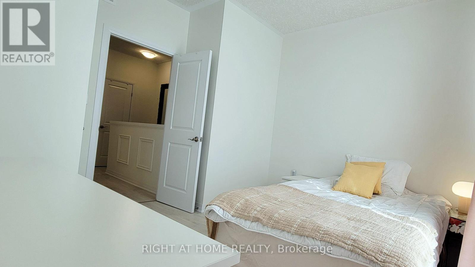 Townhouse at 12 - 142 FOAMFLOWER PLACE, Waterloo