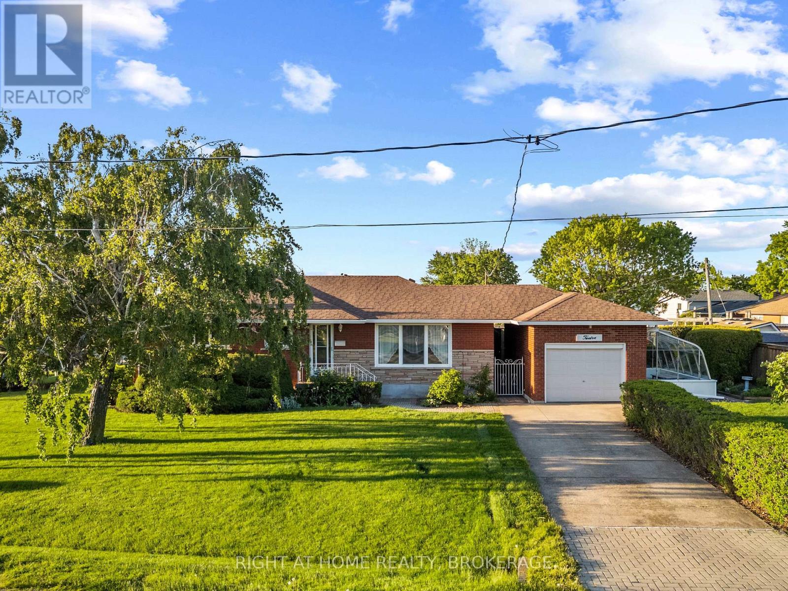Detached at 12 LORNE AVENUE, Grimsby