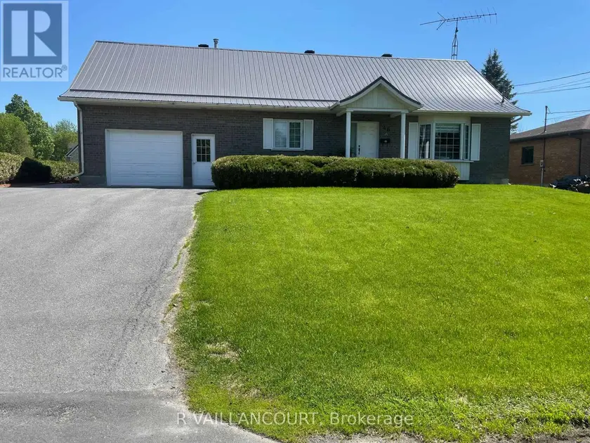 Detached at A & B - 46 WILLIAM STREET E, North Glengarry