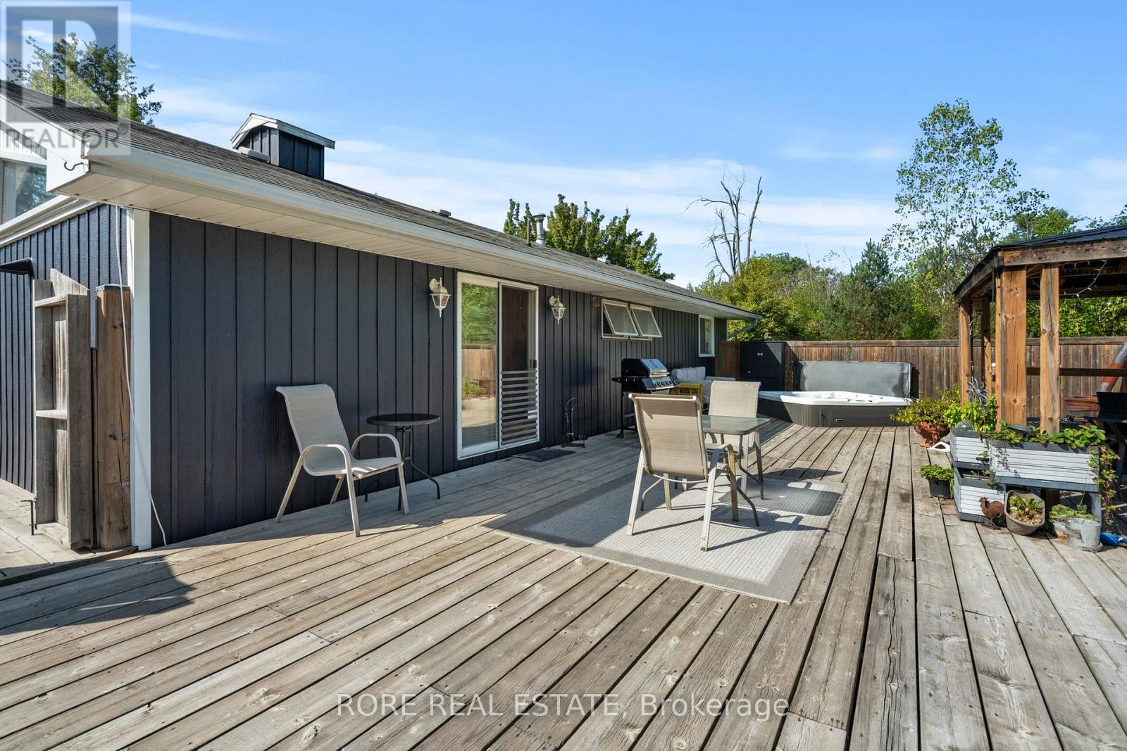 Detached at 2858 BEACH AVENUE, Fort Erie