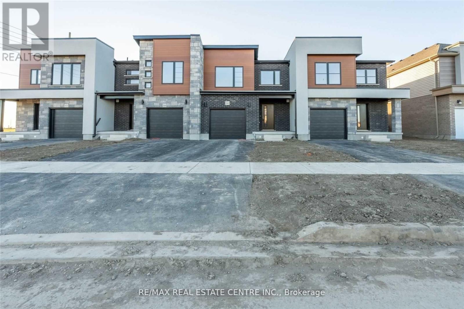 Townhouse at 3142 TURNER CRESCENT, London