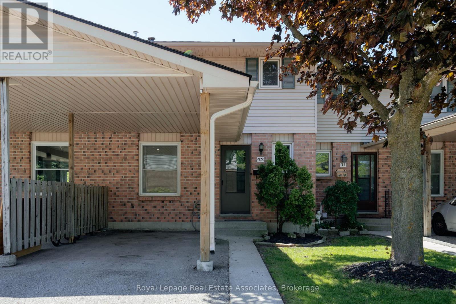 Townhouse at 160 CONWAY DRIVE, London South (South X)