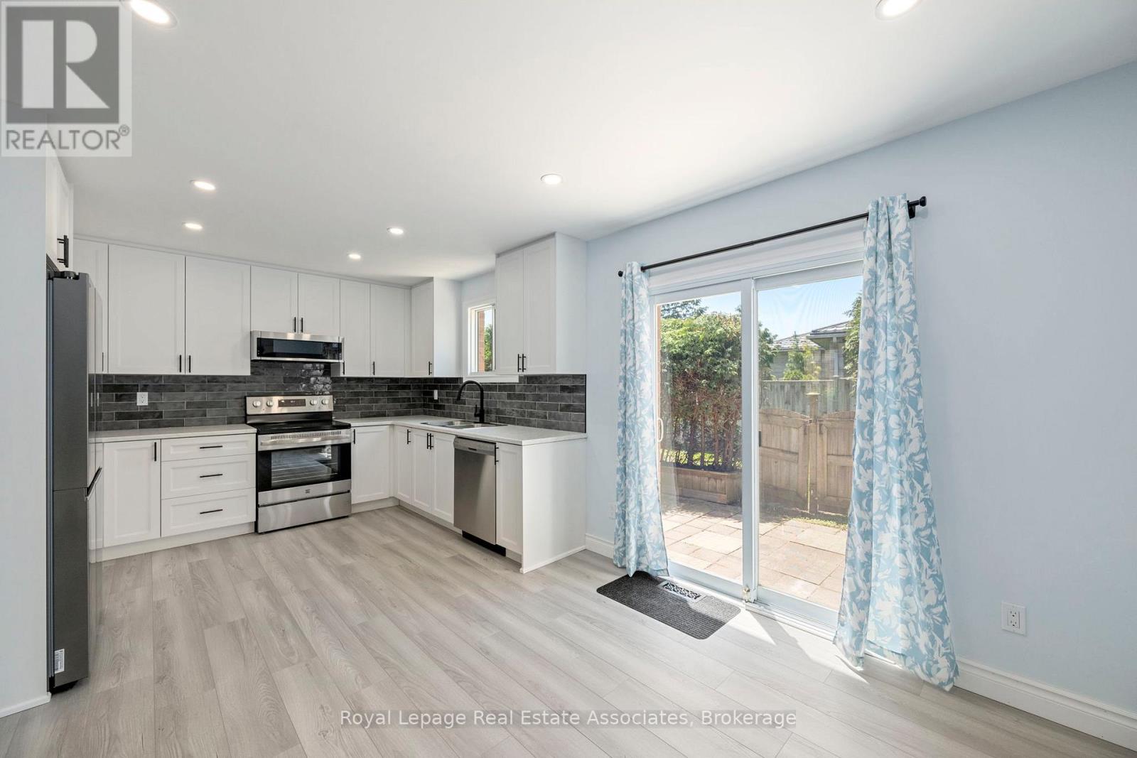 Townhouse at 160 CONWAY DRIVE, London