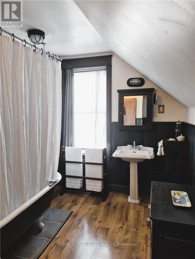 Detached at 210 CHARLTON AVENUE E, Hamilton