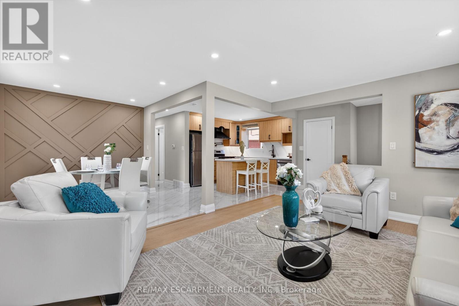 Detached at 83 RIVERDALE DRIVE, Hamilton