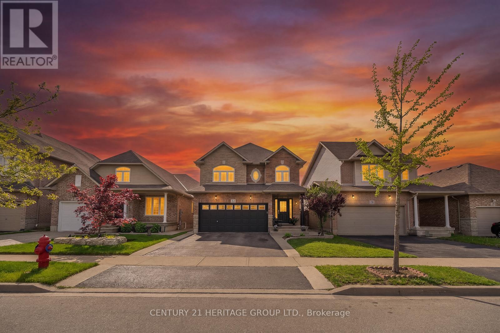 Detached at 32 HYSLOP AVENUE, Hamilton