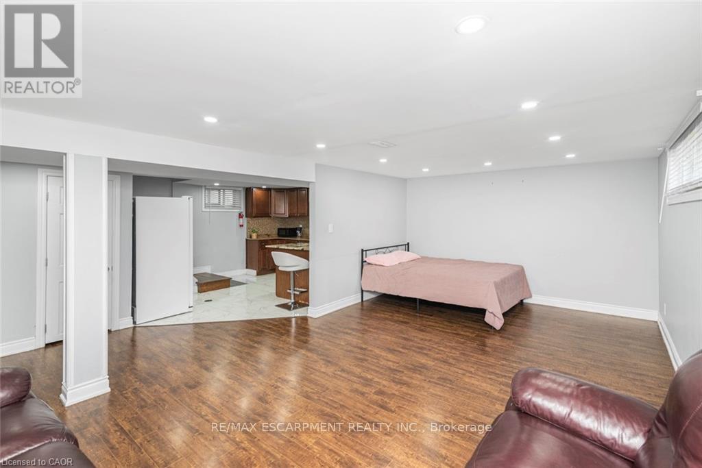 Detached at 33 ALDERNEY AVENUE, Hamilton