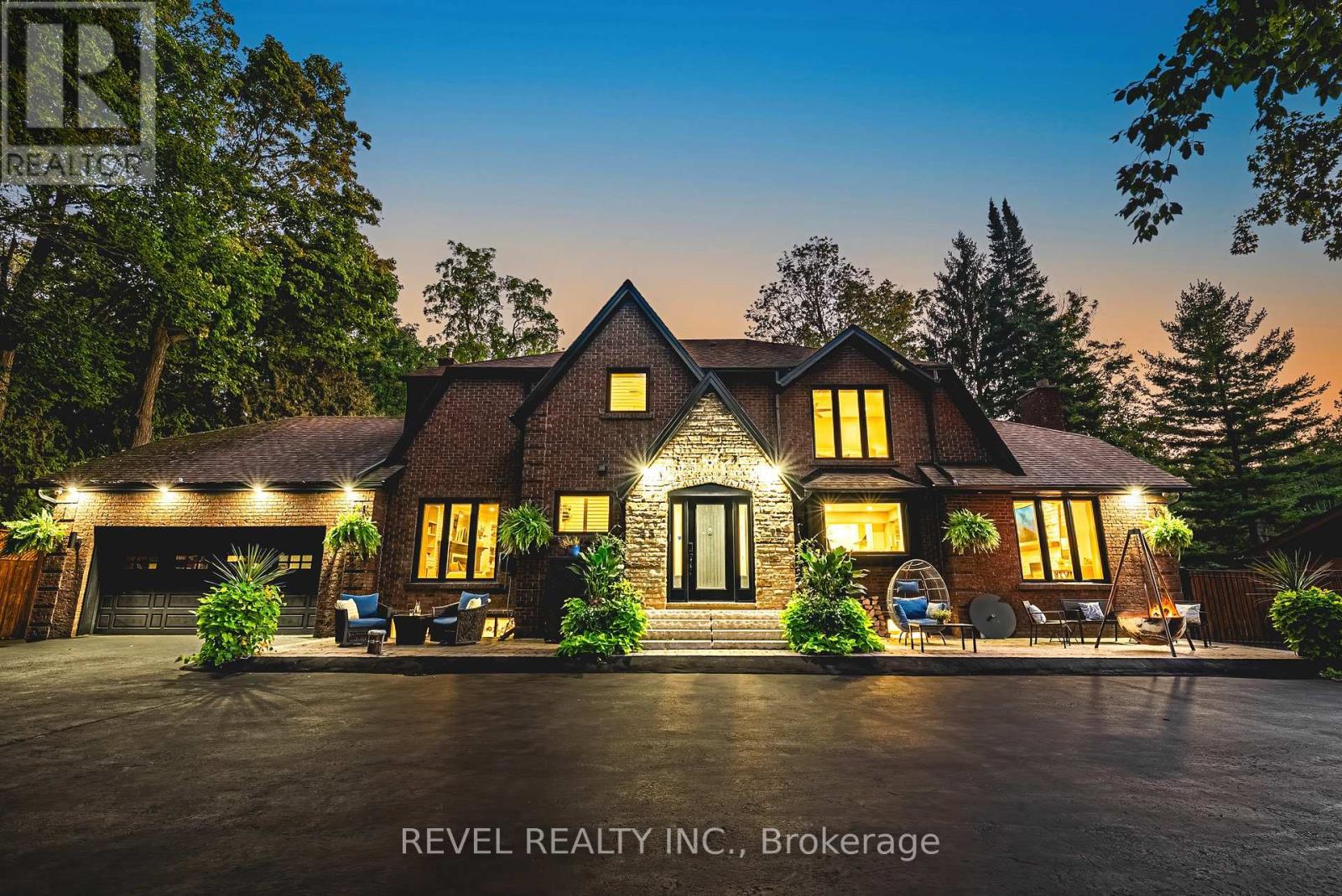 Detached at 45 GOLF CLUB ROAD, Hamilton
