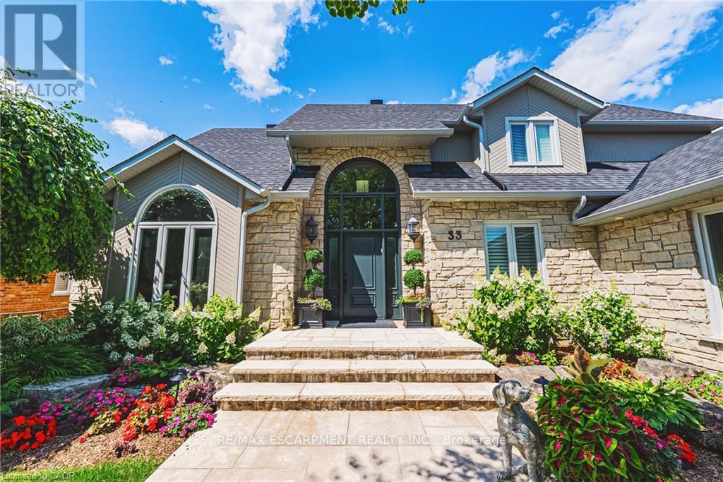 Detached at 33 GOLFVIEW CRESCENT, Hamilton (Dundas)