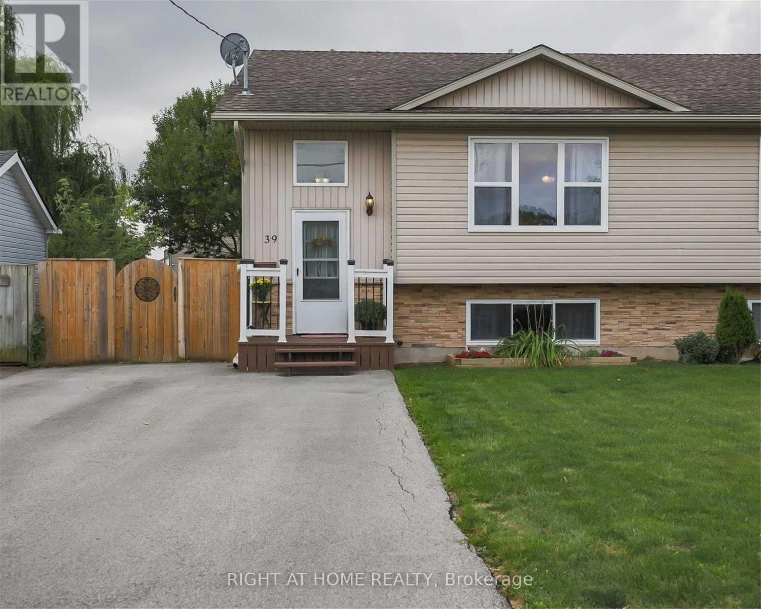 Semi-Detached/Link at 39 CUMMING STREET, St. Catharines (Western Hill)