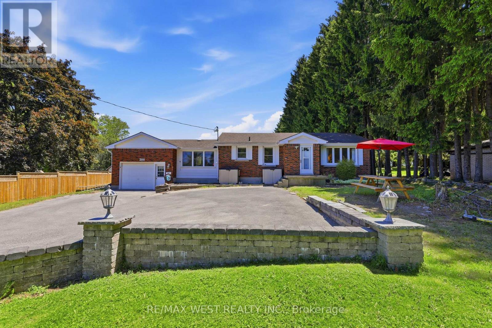 Detached at 200 BOWER HILL ROAD, Woodstock