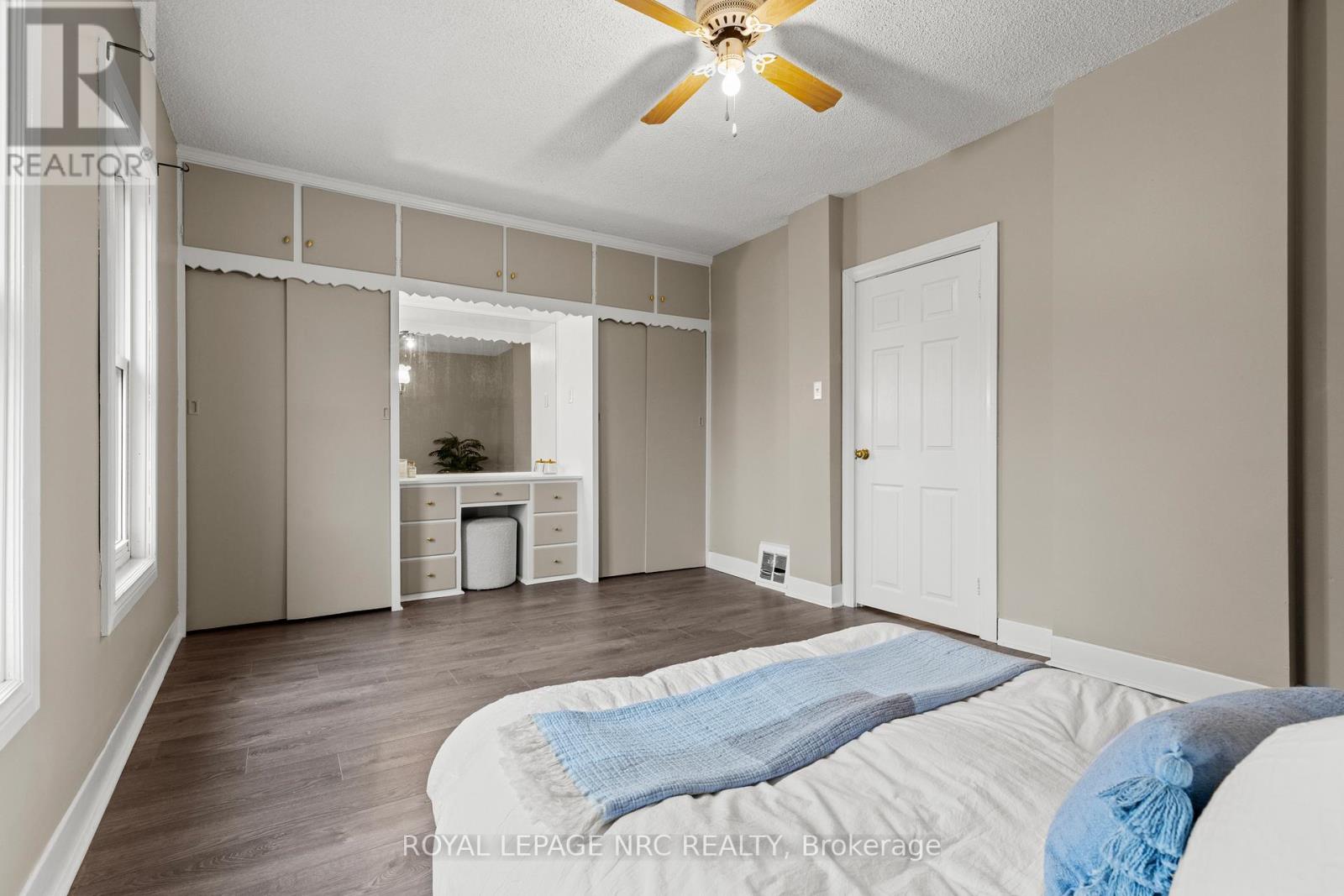Detached at 22 DENISTOUN STREET, Welland
