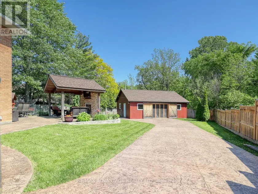 Detached at 43 LYNNGATE GROVE, London