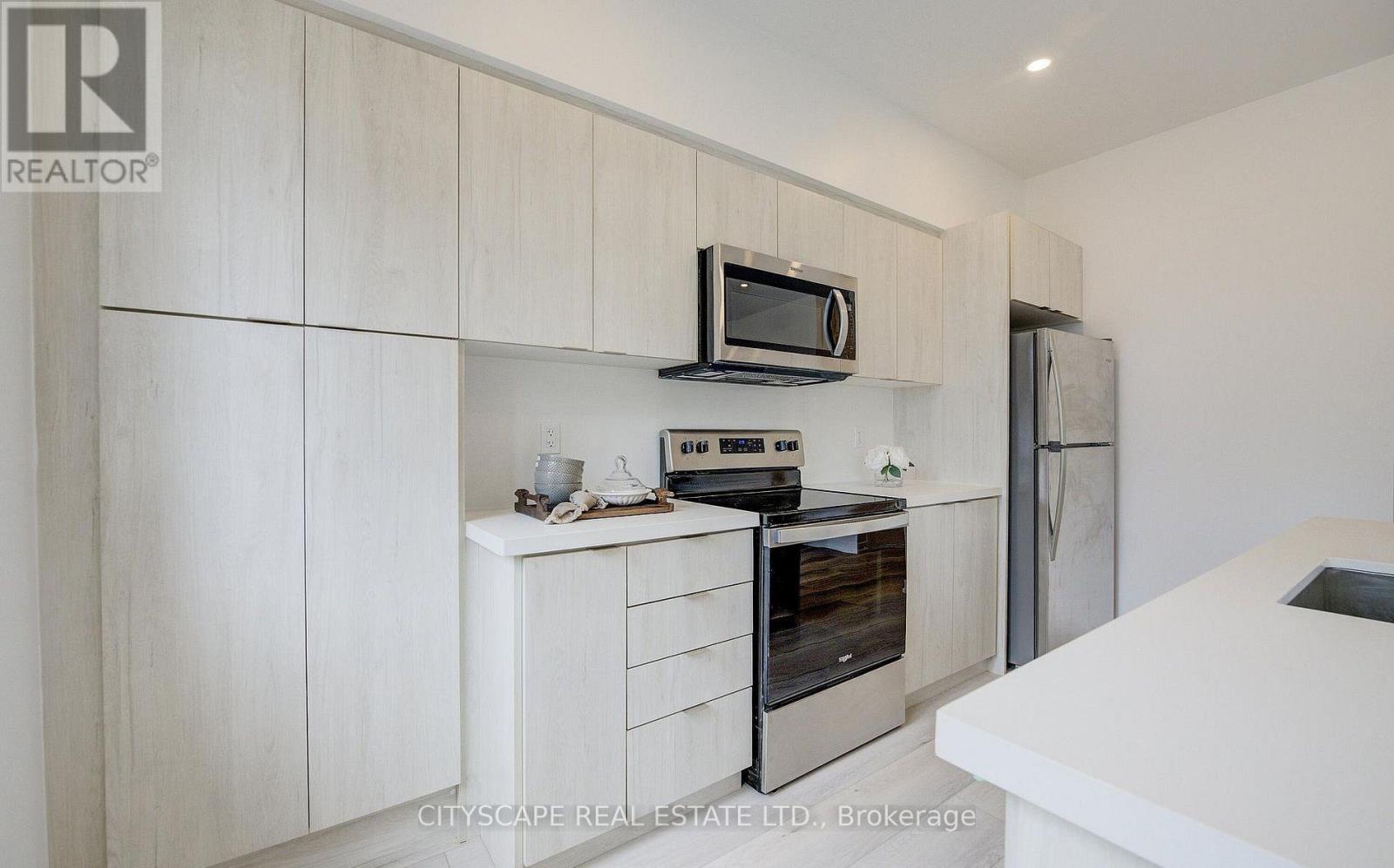 Townhouse at 13 - 416 DUNDAS STREET S, Cambridge