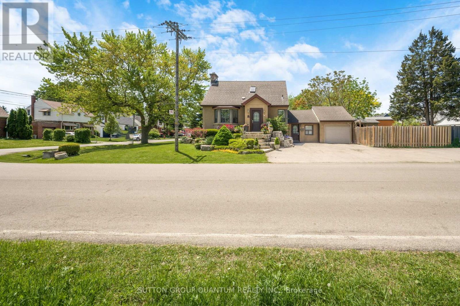 Detached at 1 GALBRAITH DRIVE, Hamilton (Stoney Creek)