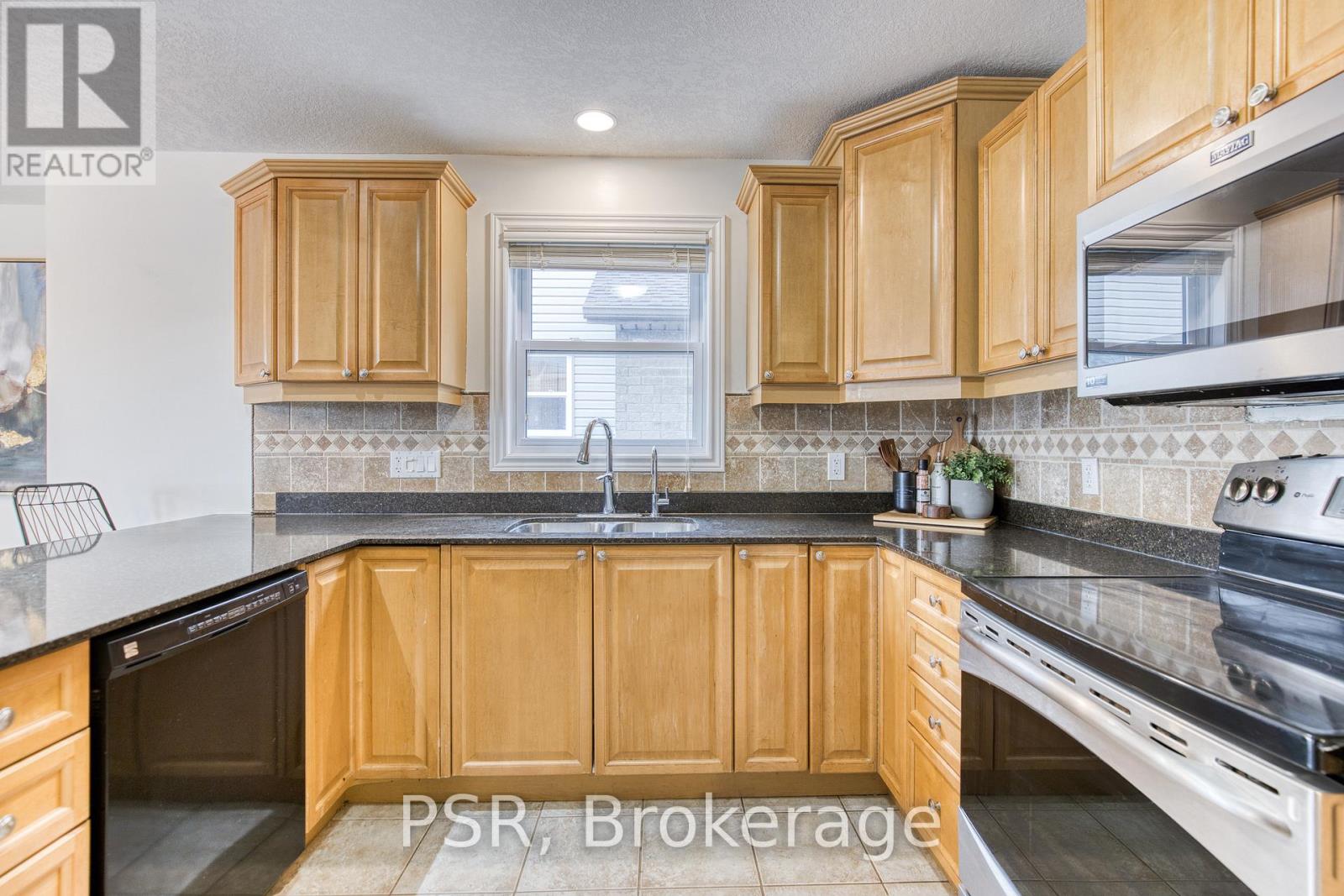 Detached at 565 ST MORITZ AVENUE, Waterloo