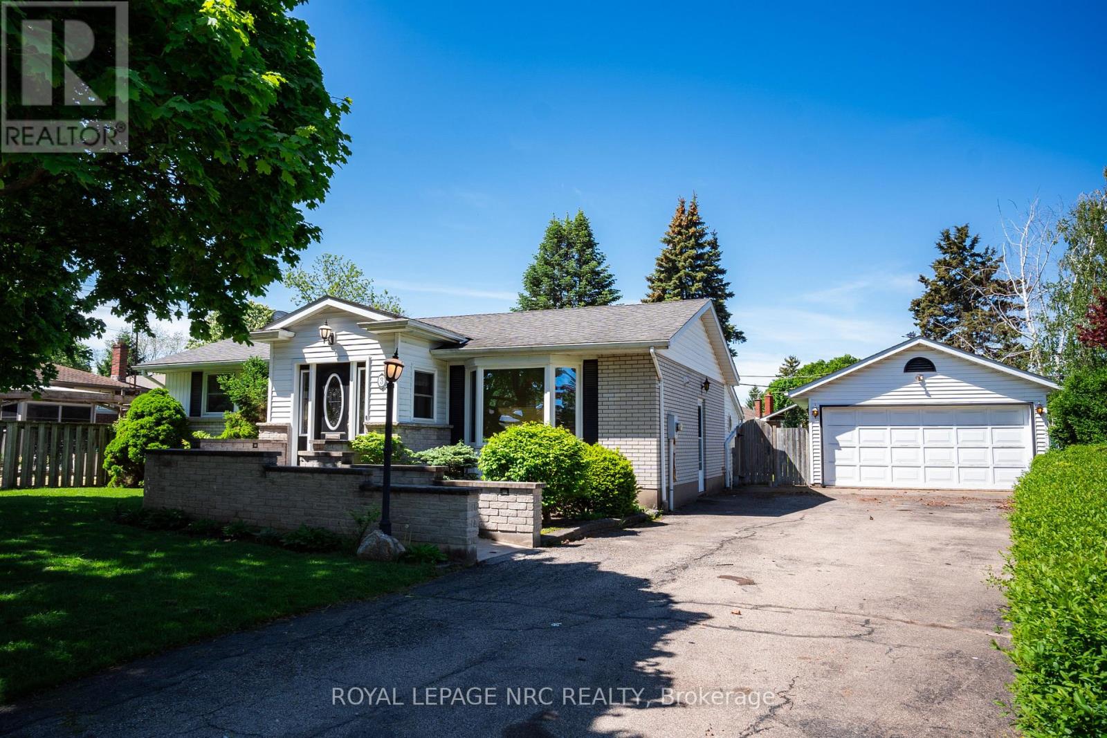 Detached at 3 MONIQUE CRESCENT, St. Catharines (Vine/Linwell)