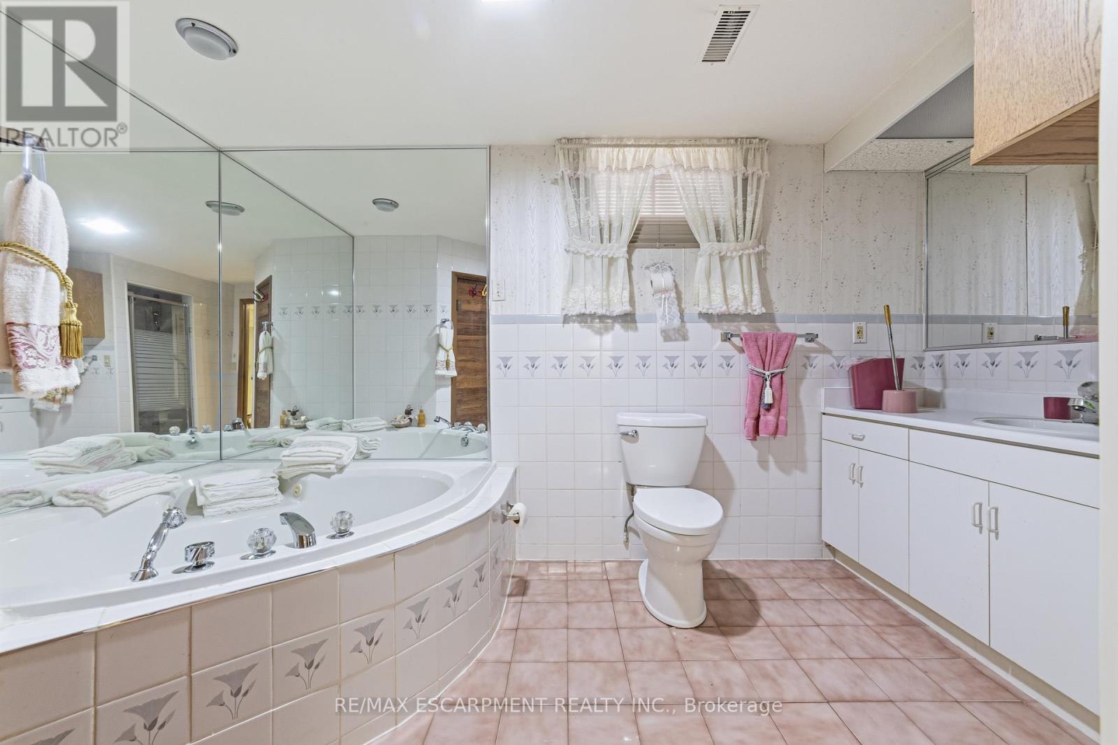 Detached at 546 DICENZO DRIVE, Hamilton