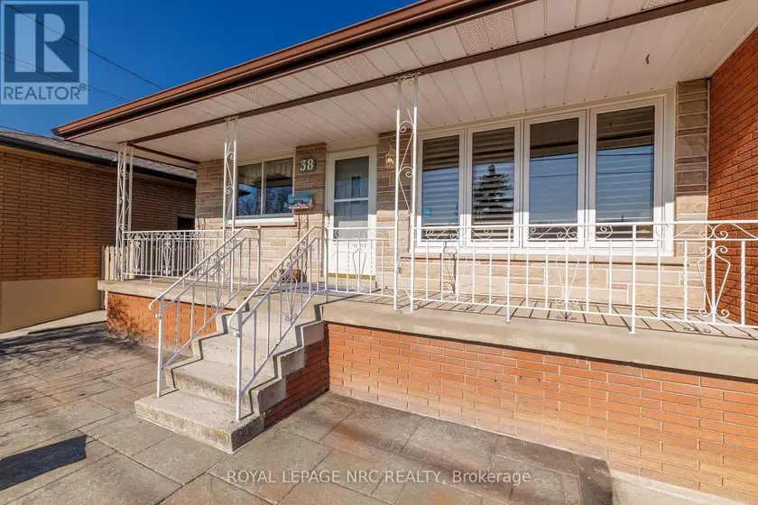 Detached at 38 RIVERCREST ROAD, Hamilton