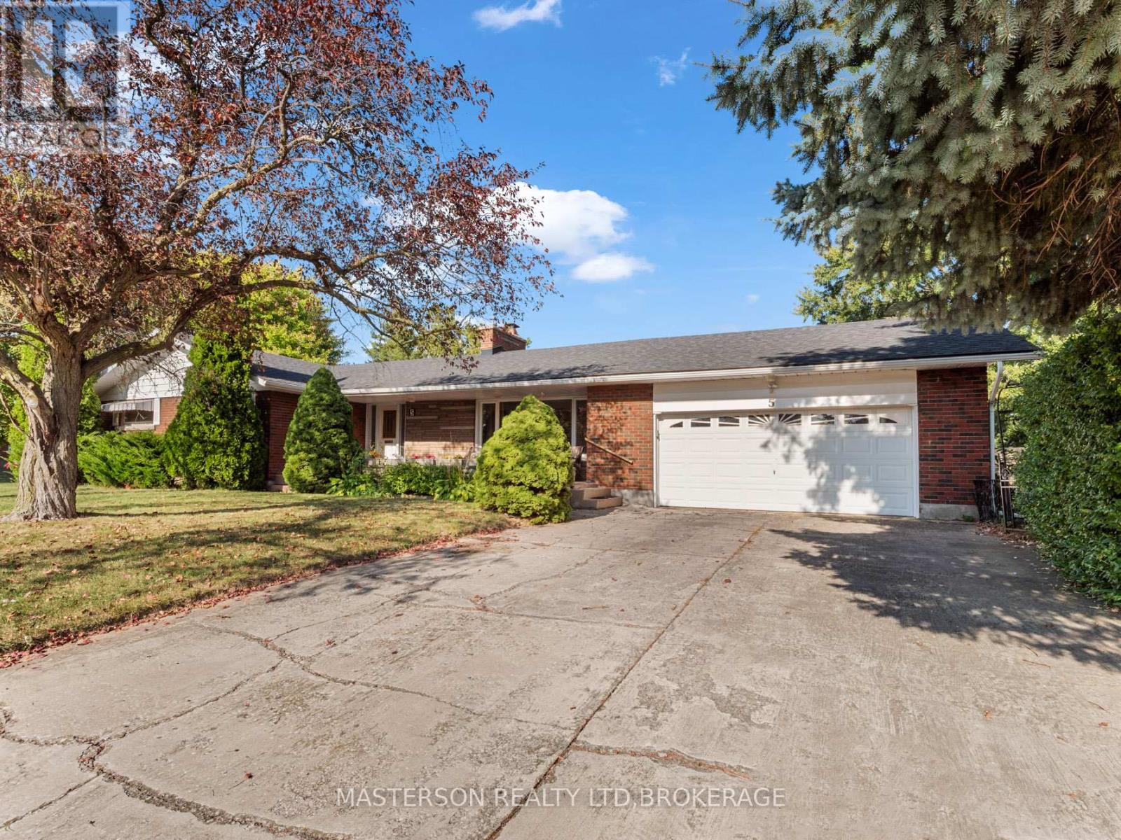 Detached at 5 BURDY DRIVE, St. Catharines (Grapeview)