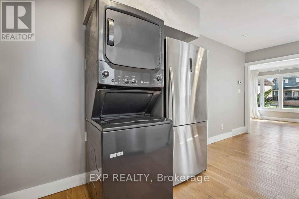 Detached at MAIN - 148 YOUNG STREET, Welland