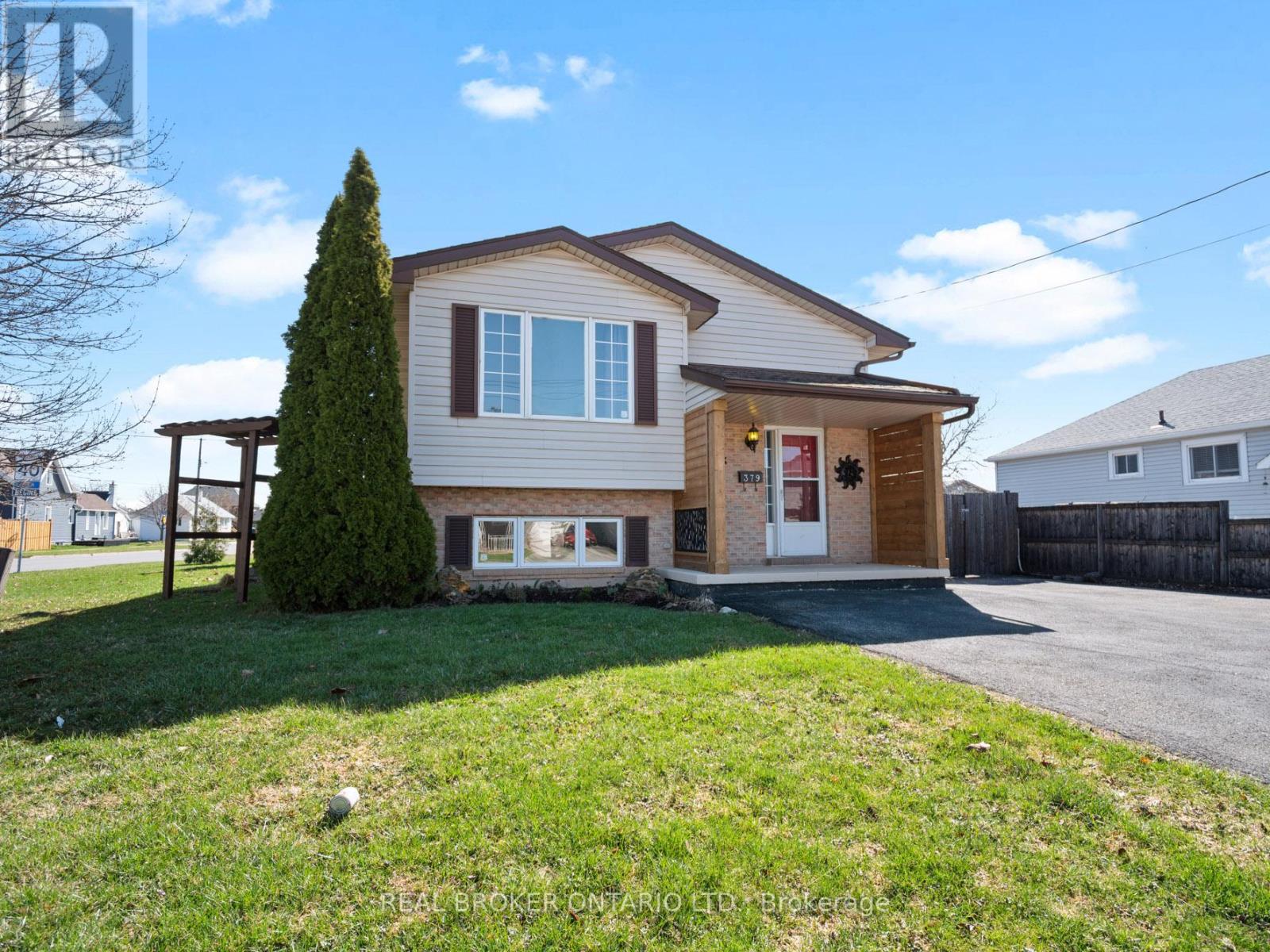 Detached at 379 SOUTHWORTH STREET S, Welland