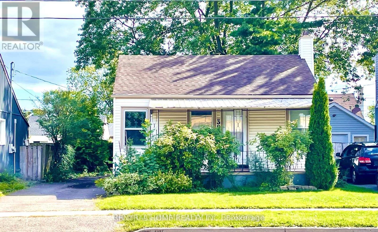 Detached at 389 LINCOLN STREET, Welland