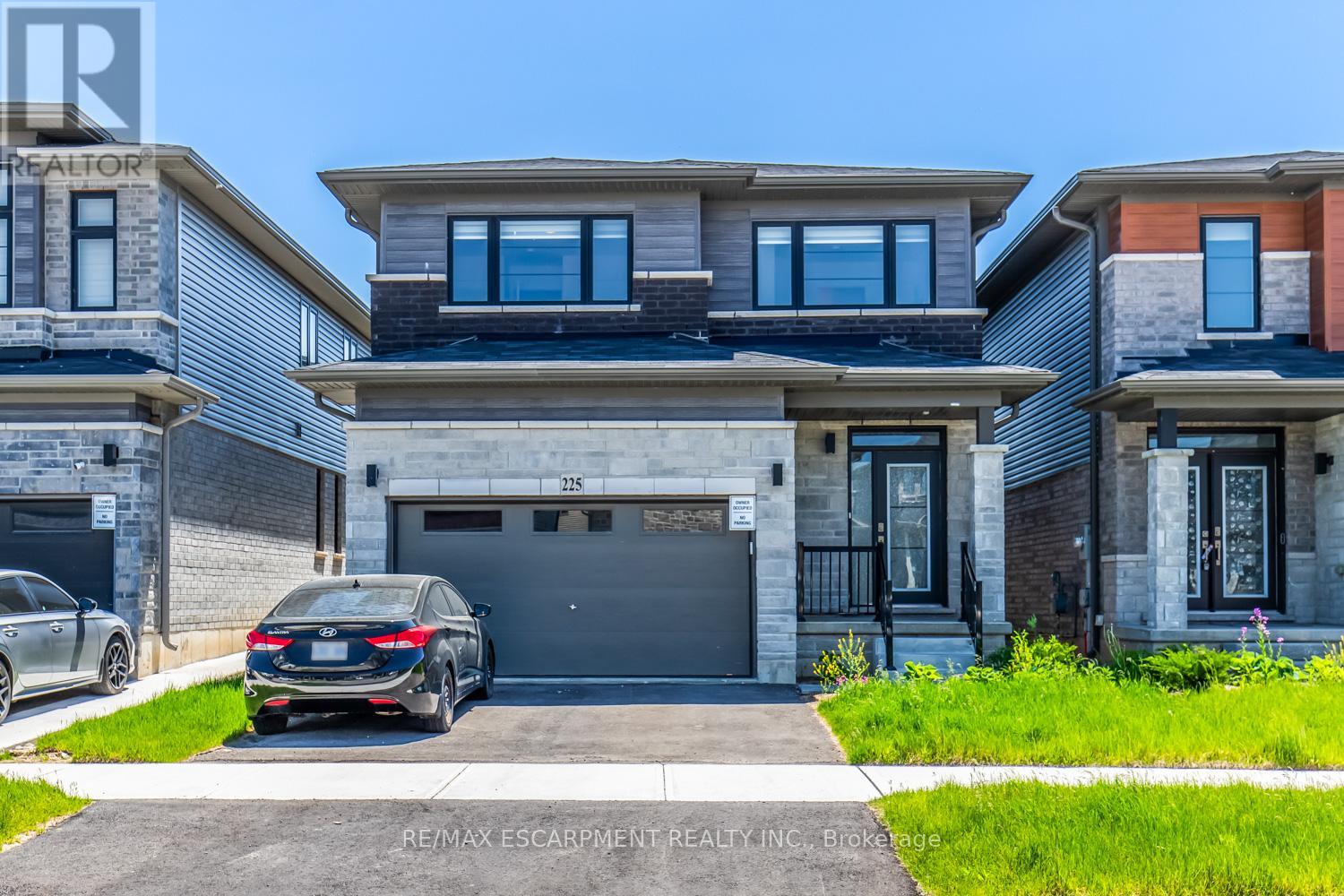 Detached at 225 LONGBOAT RUN, Brantford