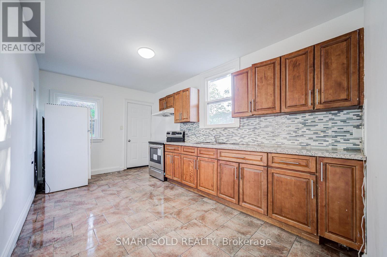 Detached at 77 FENNELL AVENUE, Hamilton (Southam)