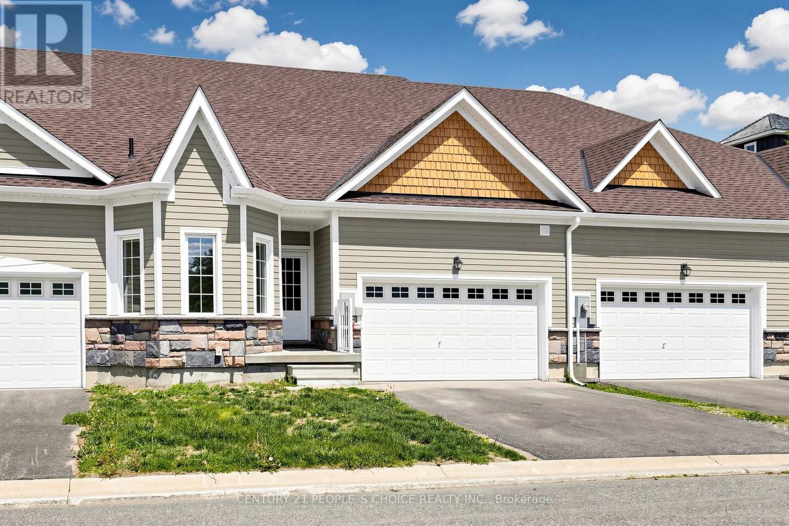 Townhouse at 8 DURHAM ROAD, Bracebridge