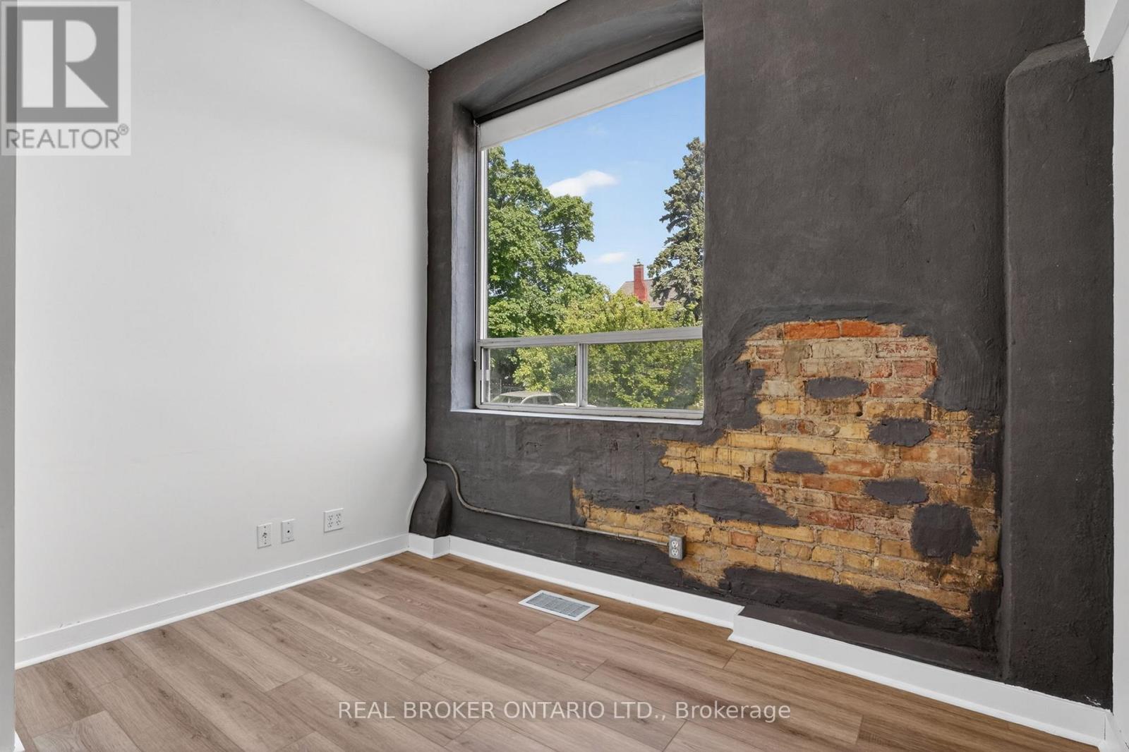 Apartment at 9 - 12 BRIDGEPORT ROAD E, Waterloo