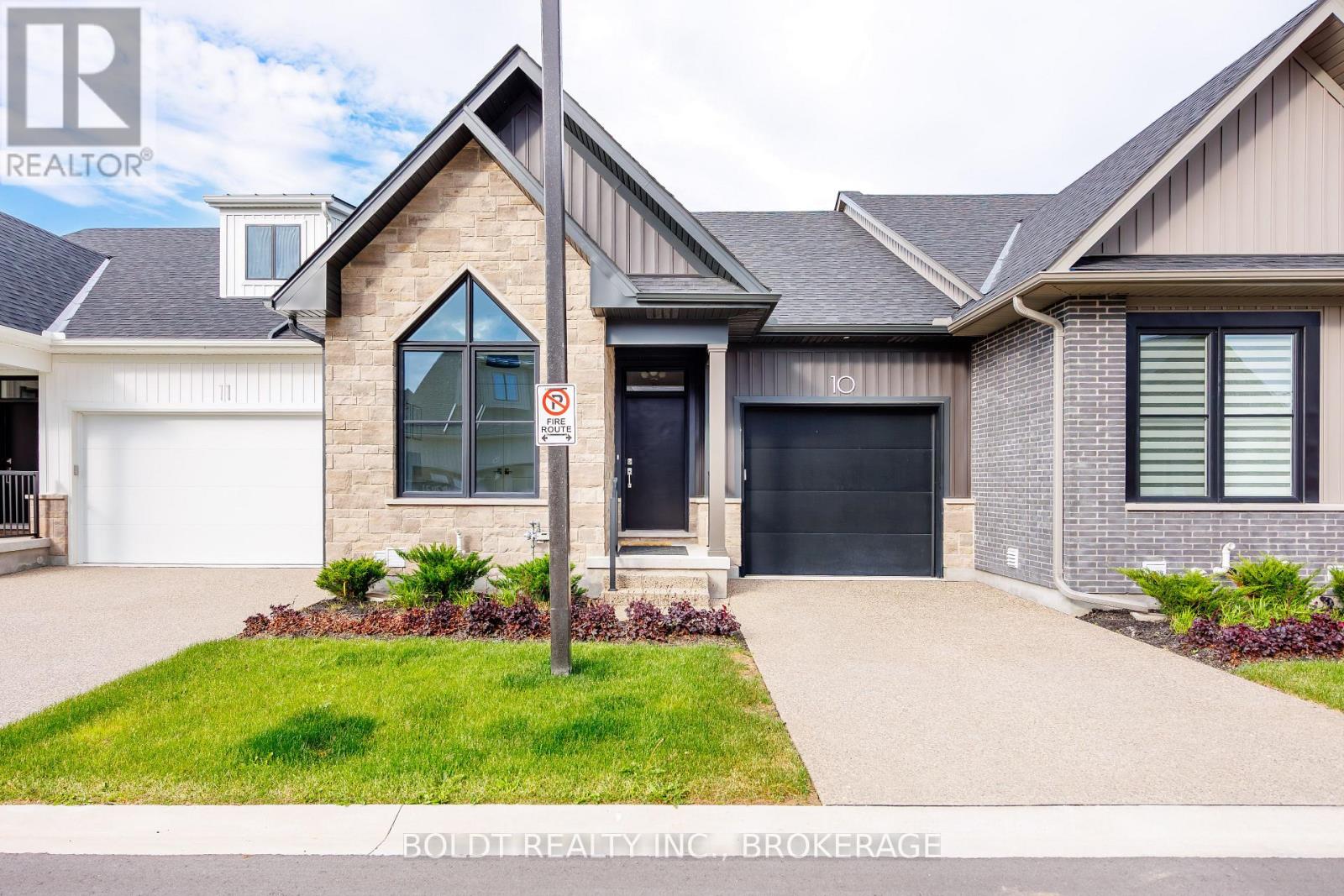 Townhouse at 10 - 205 ST DAVIDS ROAD, Thorold (Confederation Heights)