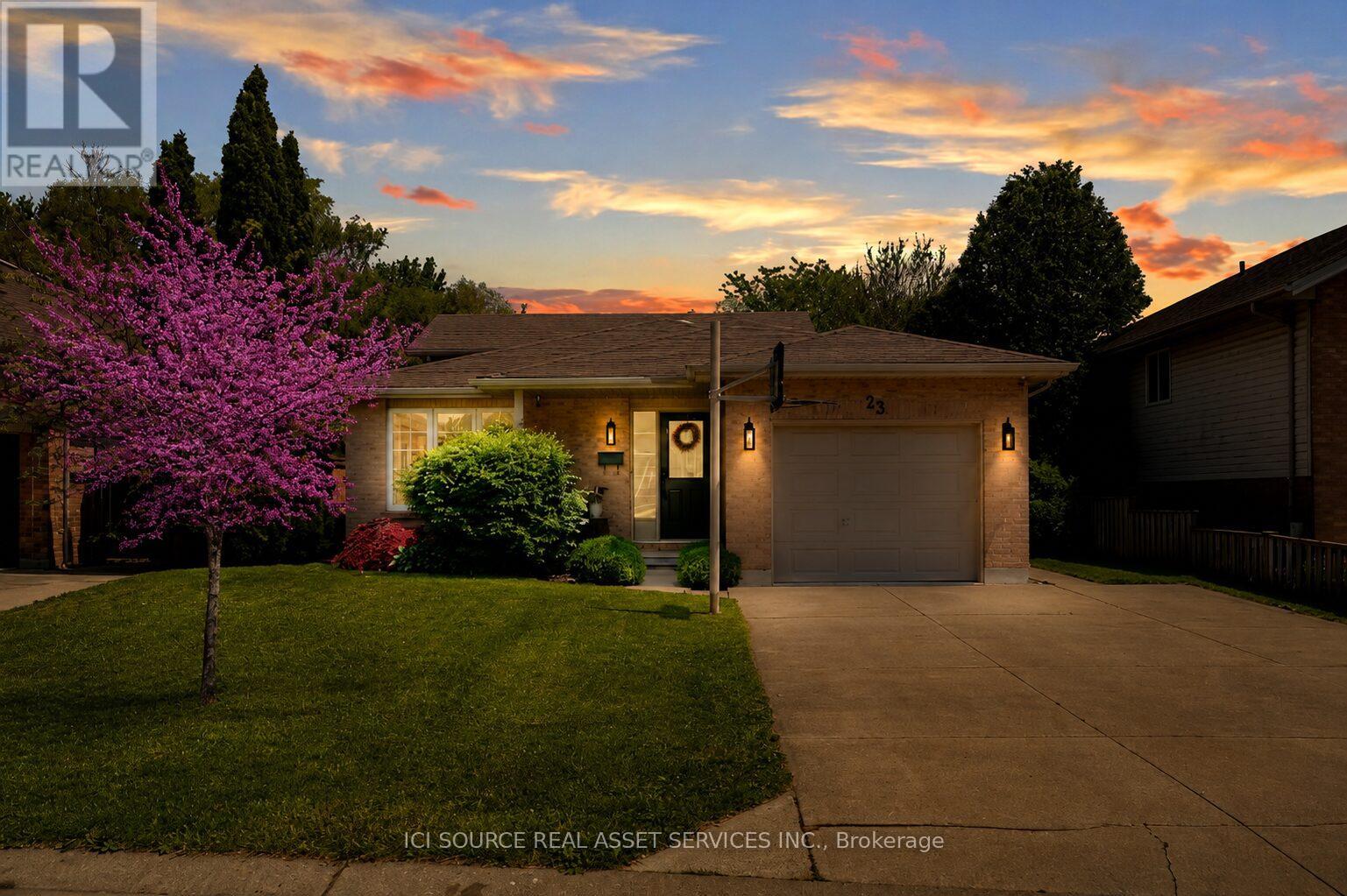 Detached at 23 CAROLINIAN PLACE, Chatham-Kent