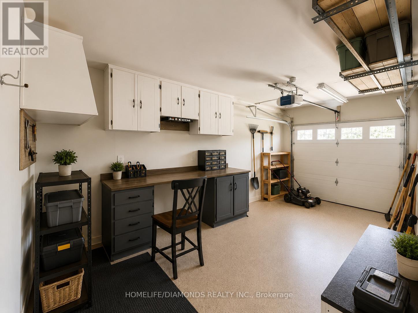 Semi-Detached/Link at 32 WOODLAND DRIVE, Welland
