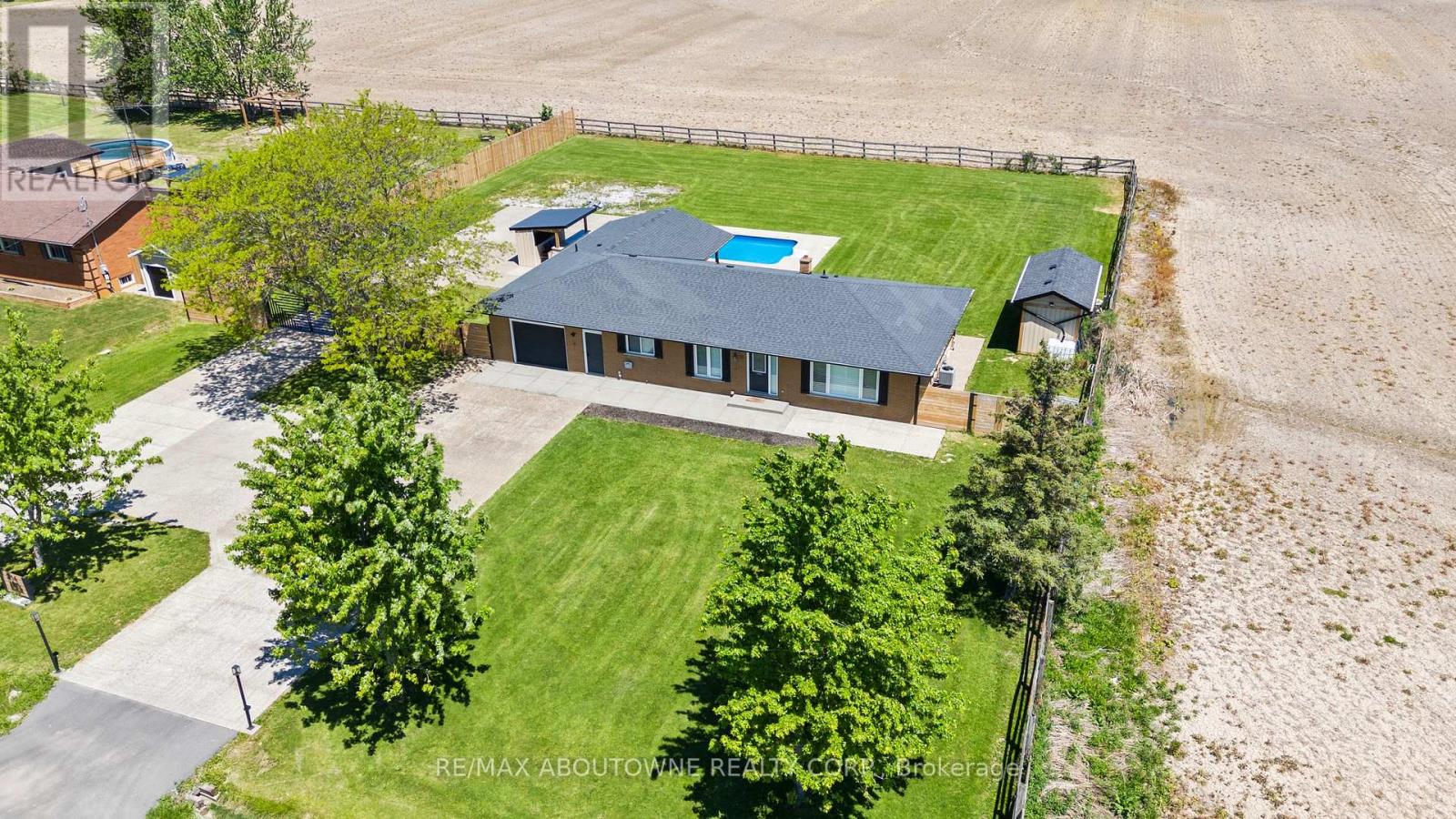 Detached at 214 BINBROOK ROAD, Hamilton