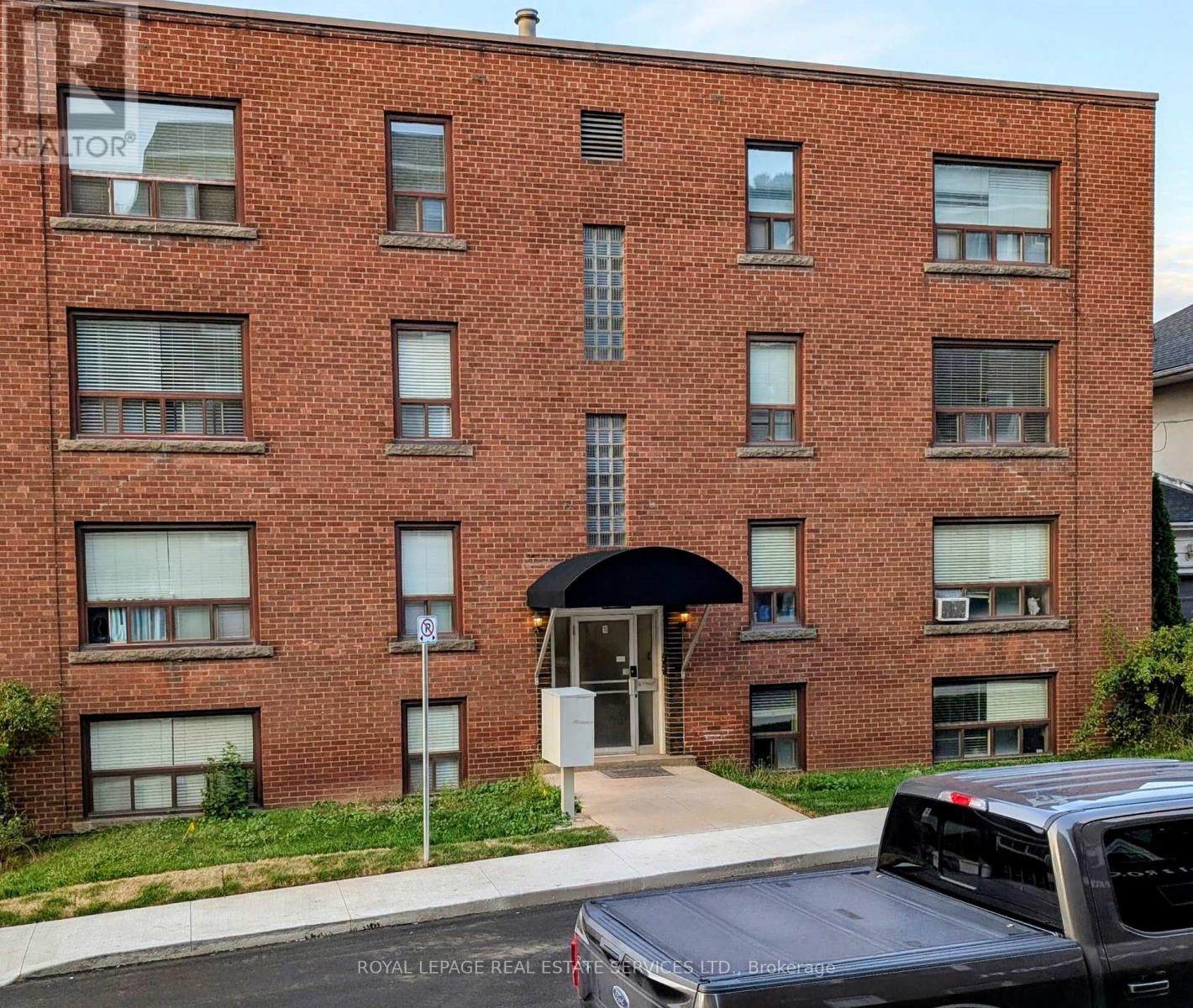 Multiplex at 10 ROCKWOOD PLACE, Hamilton