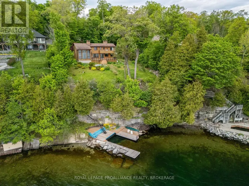 Detached at 20 RIVERSIDE DRIVE, Kingston)