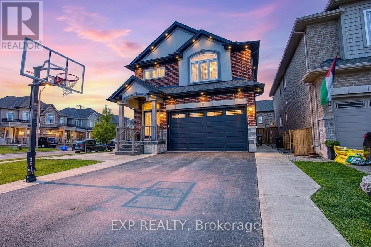 Detached at 17 NARBONNE CRESCENT, Hamilton (Stoney Creek Mountain)