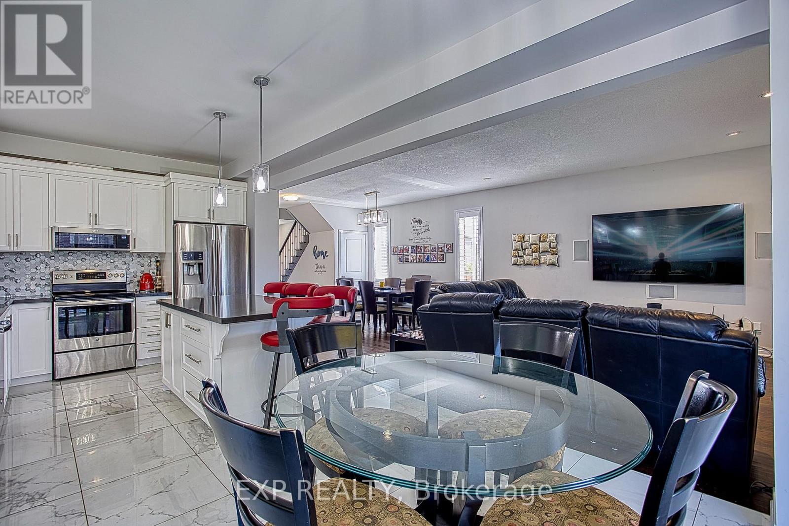 Detached at 17 NARBONNE CRESCENT, Hamilton