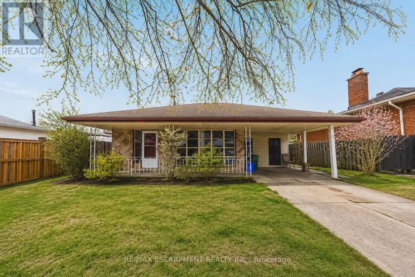 Detached at 71 HOOVER CRESCENT, Hamilton (Balfour)