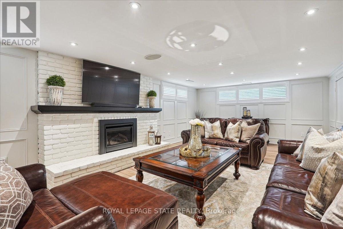 Detached at 10 AZALEA COURT, Hamilton