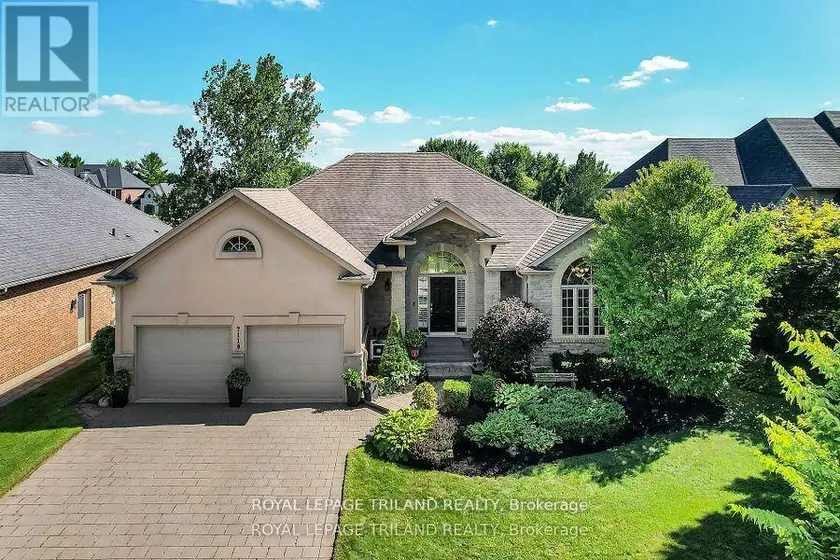 Detached at 7119 CLAYTON WALK, London South