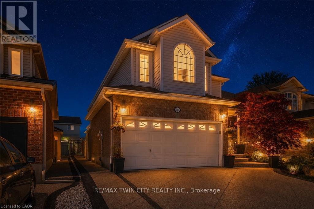 Detached at 913 COPPER LEAF CRESCENT, Kitchener