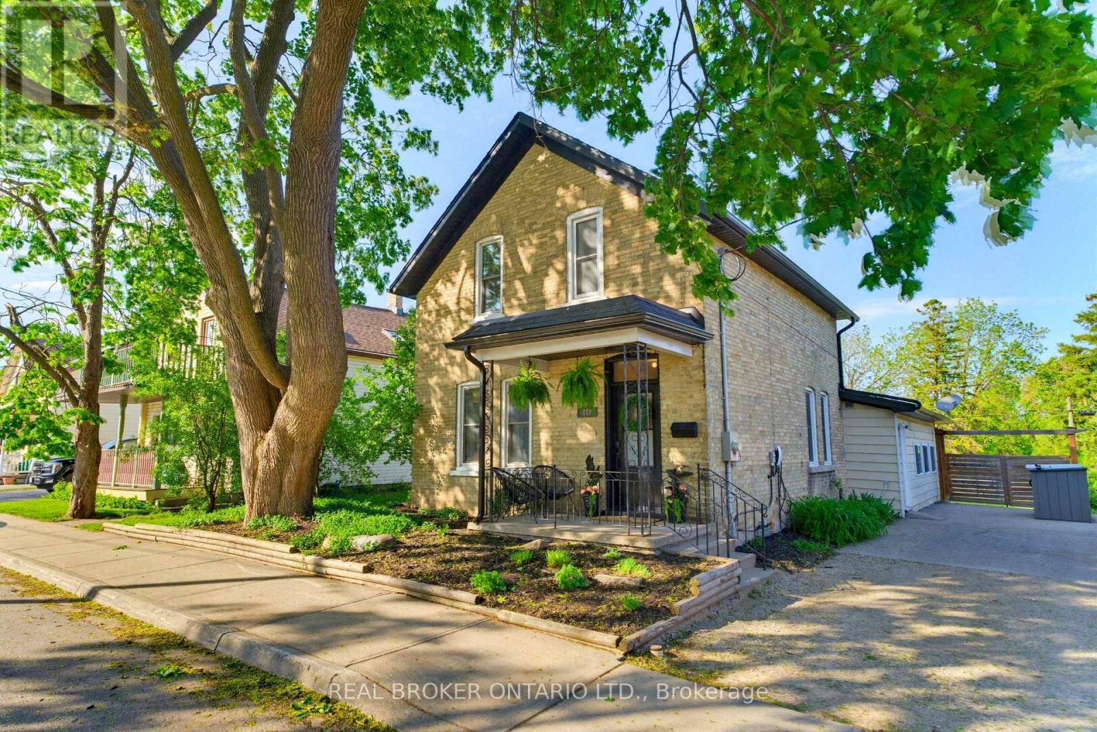 Detached at 440 DUKE STREET W, Kitchener