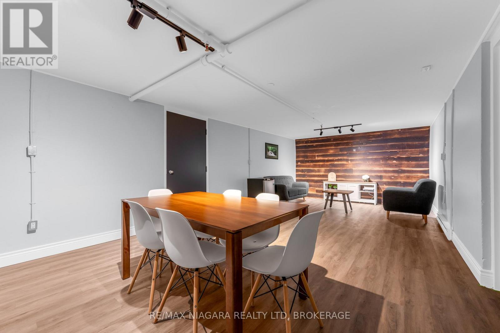 Multiplex at 11 - 833 FOSS ROAD, Pelham