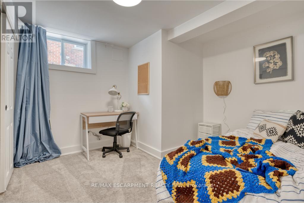 Detached at LOWER - 239 CLOVERDALE AVENUE E, Hamilton