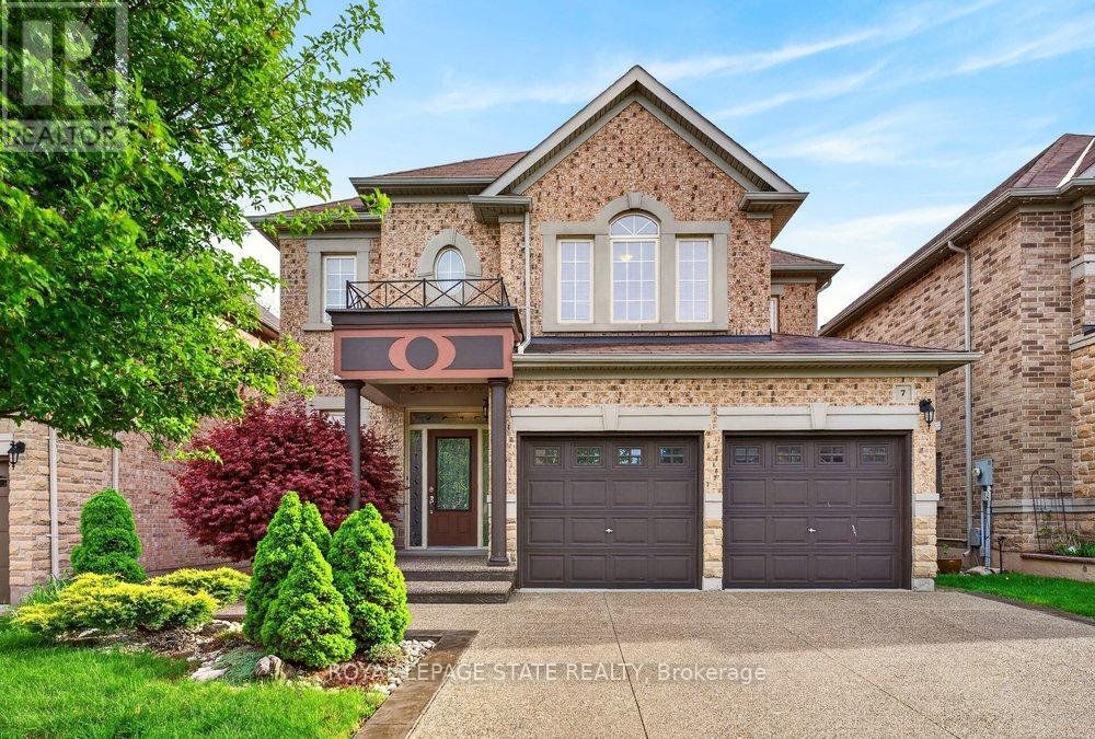 Detached at 7 SUMMERWIND DRIVE, Hamilton (Sheldon)