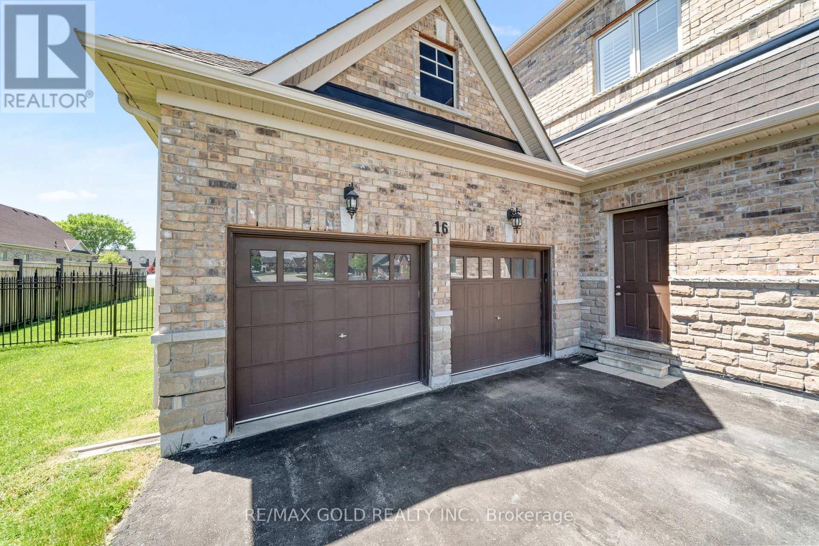 Detached at 16 MEEK AVENUE, Mono